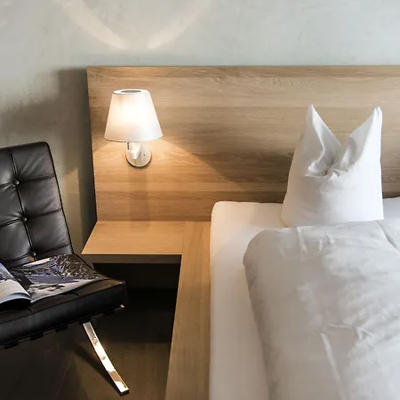 Des Alpes 3* فيلمز