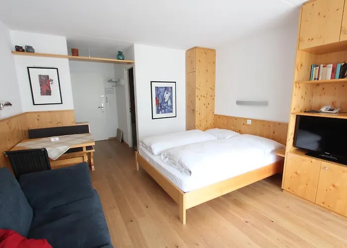 Des Alpes 3* Флимс